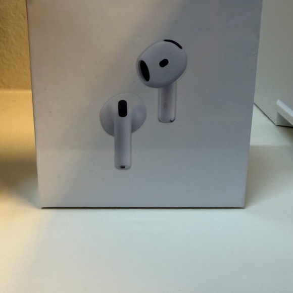 Apple AirPods in Classic White